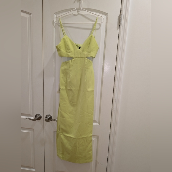 13. NWT BARDOT CUT OUT SLIT MIDI DRESS - Picture 4 of 6